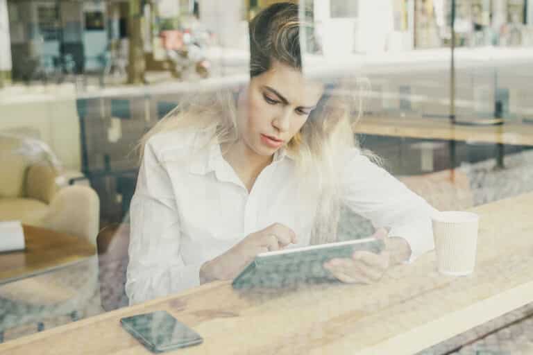Kuinka hallita henkilökohtaista budjettia digitaalisella aikakaudella